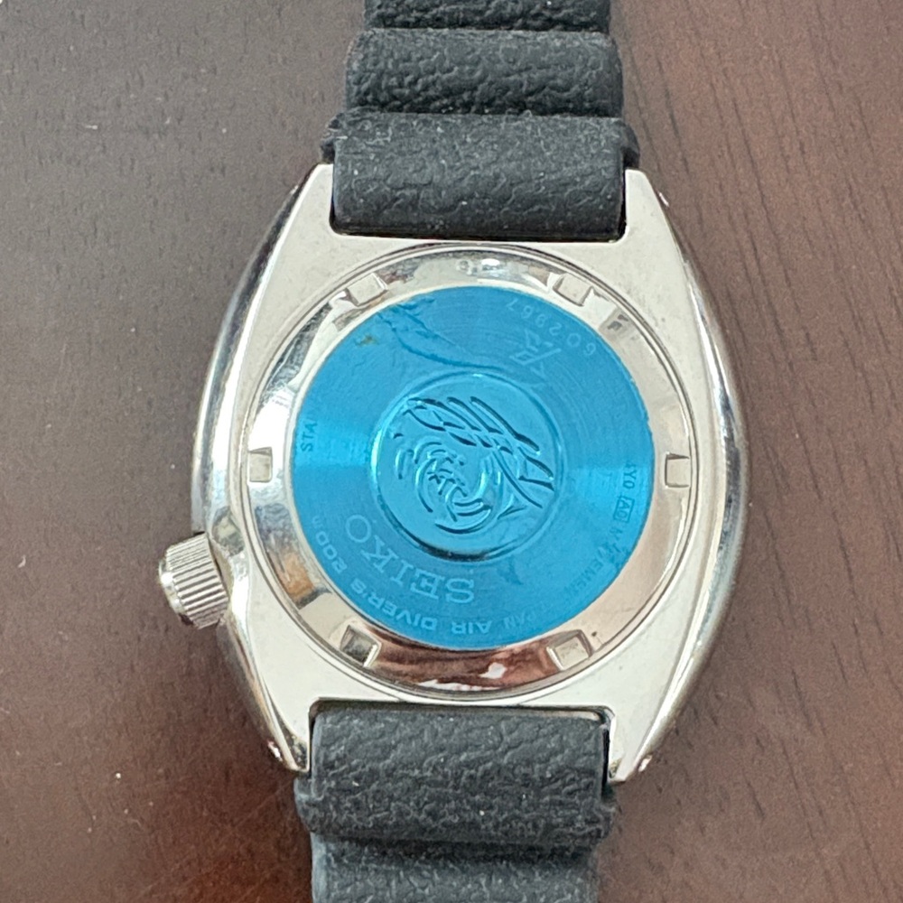 Seiko Diver's Watch with Black Strap and Blue-Red Bezel - Picture 5 of 5